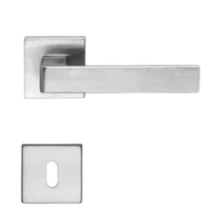 Coppia maniglie con rosetta quadra stile moderno cromo satinato mod. ASTI per porte interne