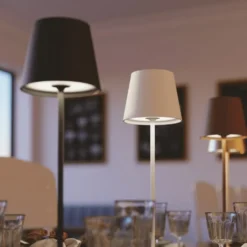 Lampada led da tavolo ricaricabile CFG AUDREY nera con intensità luminosa e tonalità di luce regolabile