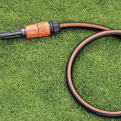 Lancia spruzzo a getto regolabile CLABER 8616 per tubo giardino
