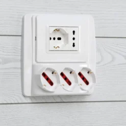 Multipresa da parete ROSI EMILIA SMART bianca 3 prese schuko + italiane bivalenti 10/16 amp