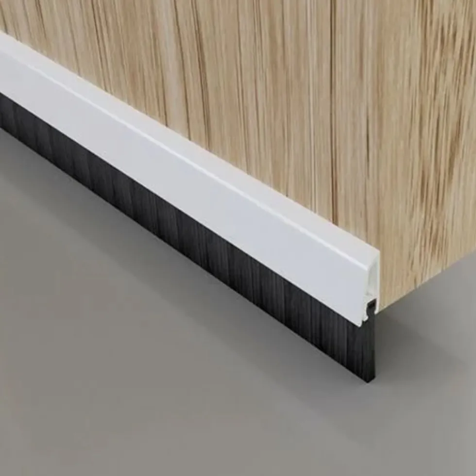 Parafreddo sottoporta adesivo in pvc con spazzola cm.100 x 5 bianco
