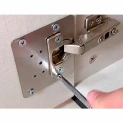 Piastra di riparazione per cerniere mobili cucina e armadio mm.35 piastra di rinforzo con viti
