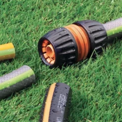 Raccordo manicotto riparatore universale CLABER 8564 per tubi giardino da 1/2