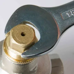 Riduttore di pressione con sede inox e bocchettoni 1/2