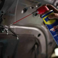 Sbloccante spray lubrificante multifunzione professionale WD-40 con erogazione a doppia posizione ml.500 WD40