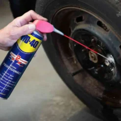 Sbloccante spray lubrificante multifunzione professionale WD-40 con erogazione a doppia posizione ml.500 WD40
