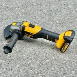 Smerigliatrice angolare a batteria 20V BRUSHLESS mm.125 serie MP20V con 2 batterie 20V 2.0Ah litio + caricabatteria TOLSEN 87278
