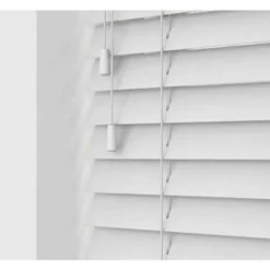 Tenda veneziana bianca in pvc con lamelle orientabili cm.100 x 250